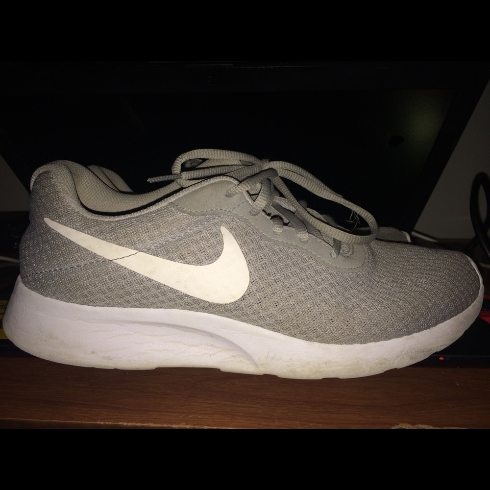 Nike Trainers (Grey)
